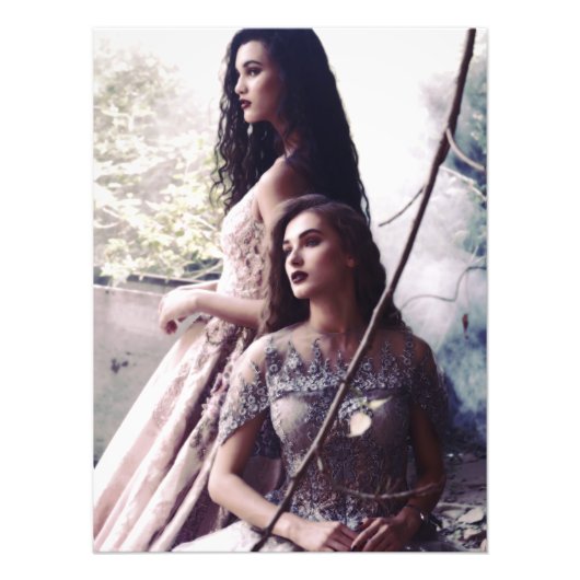 2人のエレガントヴィンテージドレスの女性 –  フォトプリント            (正面)