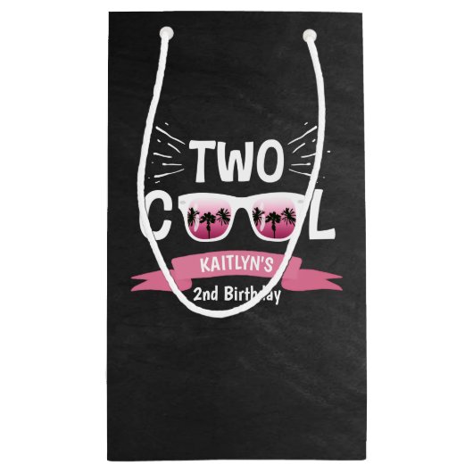 2人のカッコいい女の子チョークボード2nd誕生日 スモールペーパーバッグ (裏面)