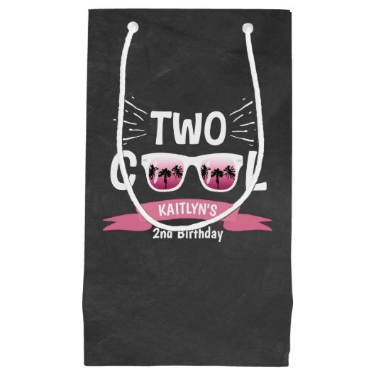 2人のカッコいい女の子チョークボード2nd誕生日 スモールペーパーバッグ (正面)