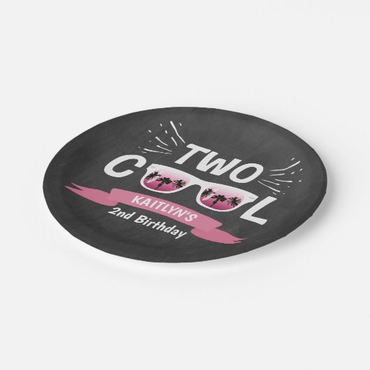 2人のカッコいい女の子チョークボード2nd誕生日 ペーパープレート (アングル)