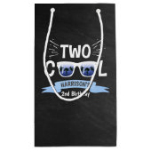 2人のクール男の子チョークボード2nd誕生日パーティー スモールペーパーバッグ (裏面)