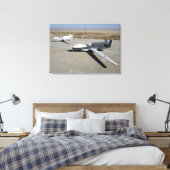 2人のグローバルタカがランプに止まっている キャンバスプリント (インサイチュ (寝室))