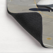 2人のグローバルタカがランプに止まっている マウスパッド (コーナー)