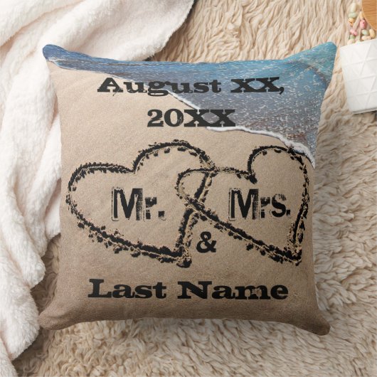 2人のハートが砂の中に入ってミセス結婚ズピロー クッション (ブランケット)