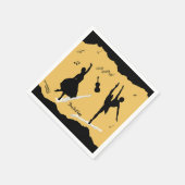 2人のバレエダンサーとゴールデンベージュカラーの音楽 スタンダードカクテルナプキン (角)