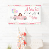 2人のファストピンクのレースカーガールを育てる2日目 横断幕 (インサイチュ)