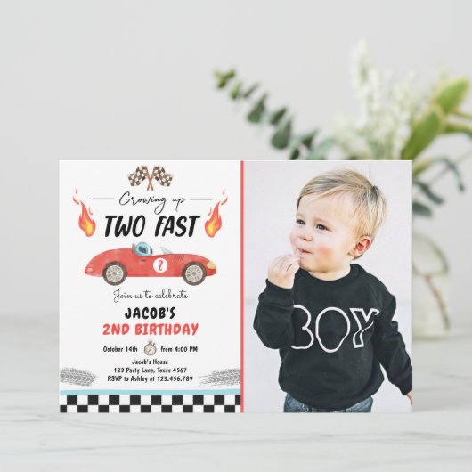 2人のファスト・バースデー・パーティーのレースカー2歳の誕生日 招待状 (スタンド正面)