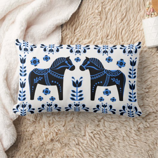 2人のフォークのDalaの馬かフォークの花柄またはFriesian、黒または青 ランバークッション (ブランケット)