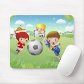 2人の女の子およびサッカーを遊んでいる男の子 マウスパッド (マウス)