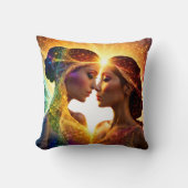 2人の女性がエネルギオーラカラフルで抱き締める クッション (正面)