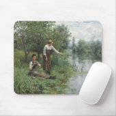 2人の女性魚釣りオンザグラスバイザリバー マウスパッド (マウス)
