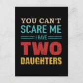 2人の娘のプレゼントを私に怖がらせることはできないヴィンテージ ポストカード (正面)
