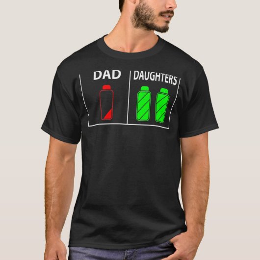 2人の娘の父の日のバッテリ低下パパ Tシャツ (正面)