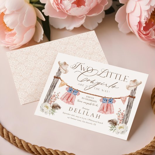 2人の小さな女性のカーボーイが赤ちゃんのシャワーを途中にある 招待状