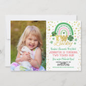2人の幸運な女の子ファースト誕生日セントパトリックの写真 招待状 (正面)