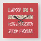 2人の愚か者の間の愛 スクエア壁時計 (正面)