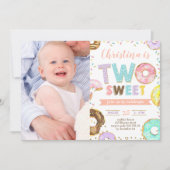 2人の甘いドーナツの女の子2枚目の誕生日カスタムの写真 招待状 (正面)