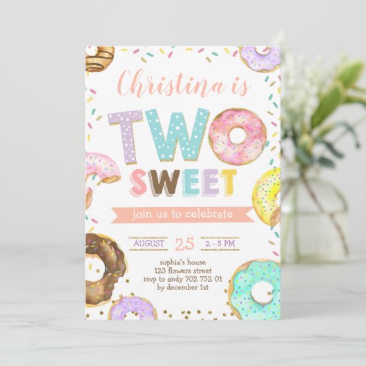 2人の甘いドーナツの少女、2歳の誕生日スプリンクル 招待状 (スタンド正面)
