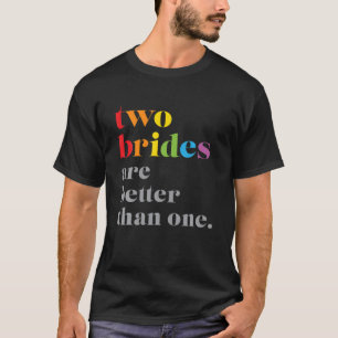 2人の花嫁が1人のLGBTQより結婚優れている Tシャツ