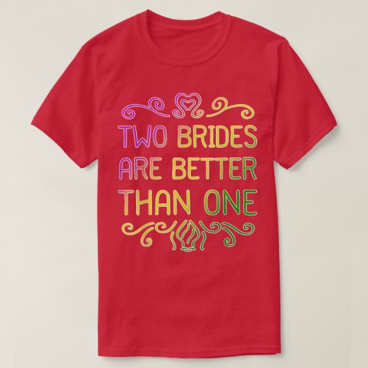 2人の花嫁が1人よりいい レズビアン結婚式のテーマ Tシャツ (デザイン正面)