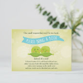 2人の赤ちゃんシャワーが本を持ってきてポッドに2匹のエンドウ エンクロージャーカード (スタンド正面)