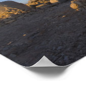 2人を守る巨大な神々の頭像 ポスター (角)