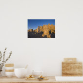 2人を守る巨大な神々の頭像 ポスター (キッチン)