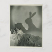 2人ビクトリアンの女の子がウサギの影におびえる ポストカード (正面)