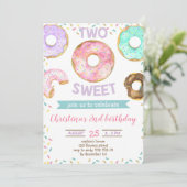 2人目の誕生日ガールドナツをテーマにした甘い可愛い二人 招待状 (スタンド正面)