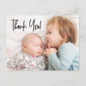 2人目モダンの女の子の写真カスタム赤ちゃんのシャワー ポストカード (正面)