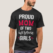 2人誇りを持ったの女の子素晴らしの母の日 Tシャツ (正面)