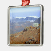 2付近からヘレアカラ火口縁のシルバーソード メタルオーナメント (左)