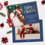 2信じ枚の写真はクリスマスブルー魔法 箔シーズンカード<br><div class="desc">クリスマスの家族のポートレートのモダン1つお気に入りのの1つの休日のグリーティングカードは離れ実在、金ゴールド箔の箔と魔法の"クリスマスののフレームと崇拝"の右に青い背景の上にフレームを描き、独自のグリーティングメッセージでカスタマイズ可能。カードの背面にもう1つの写真をアップロードできる。</div>