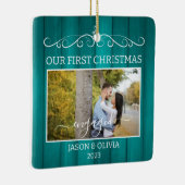 2写真初めてのクリスマス婚約したティール（緑がかった色）木目 セラミックオーナメント (右)