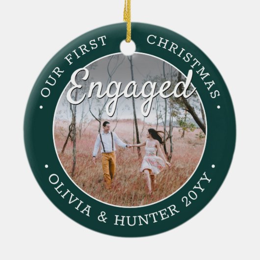 2写真Our初めてのクリスマス婚約したグリーン&ホワイト セラミックオーナメント (裏面)