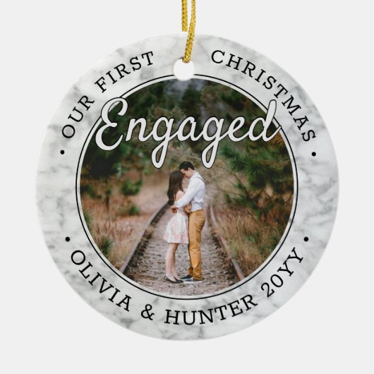 2写真Our初めてのクリスマス婚約したフェイク大理石 セラミックオーナメント (正面)