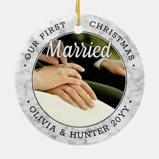 2写真Our初めてのクリスマス結婚したフェイク大理石 セラミックオーナメント (裏面)