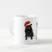 2匹のクリスマスのパグ コーヒーマグカップ (正面左)