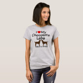 2匹のチョコレートラボ犬が大好き Tシャツ (正面フル)