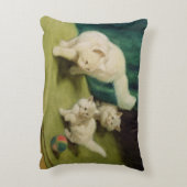 2匹の子ネコを持つ白いペルシャ アクセントクッション (裏面(縦))