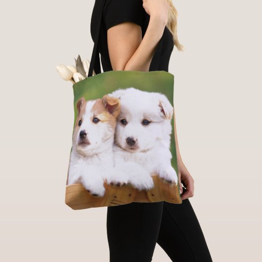 2匹の子犬 トートバッグ (クローズアップ)