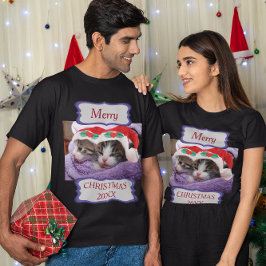 2匹の子猫サンタ帽子メリークリスマス20XX ユニセックス Tシャツ
