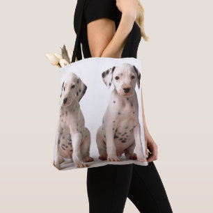 2匹の小さい白黒Dalmatian子犬 トートバッグ