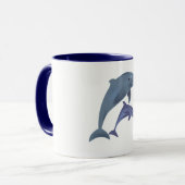 2匹の熱帯性イルカがお互いに飛び跳ねる マグカップ (正面左)