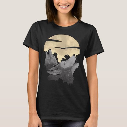 2匹の狼が夜に月を吠える Tシャツ (正面)