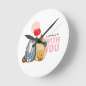 2匹の猫がハートの形とロマンチックに抱き合う ラウンド壁時計 (傾斜)