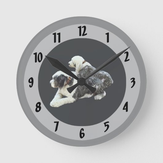 2匹の羊飼い犬 ラウンド壁時計 (正面)