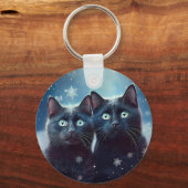 2匹の黒猫が雪に囲まれて キーホルダー (正面)