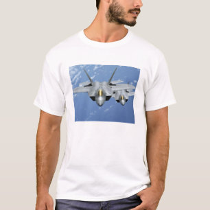 2匹のF-22猛禽は太平洋2に飛びます Tシャツ