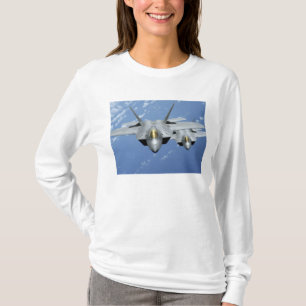 2匹のF-22猛禽は太平洋2に飛びます Tシャツ